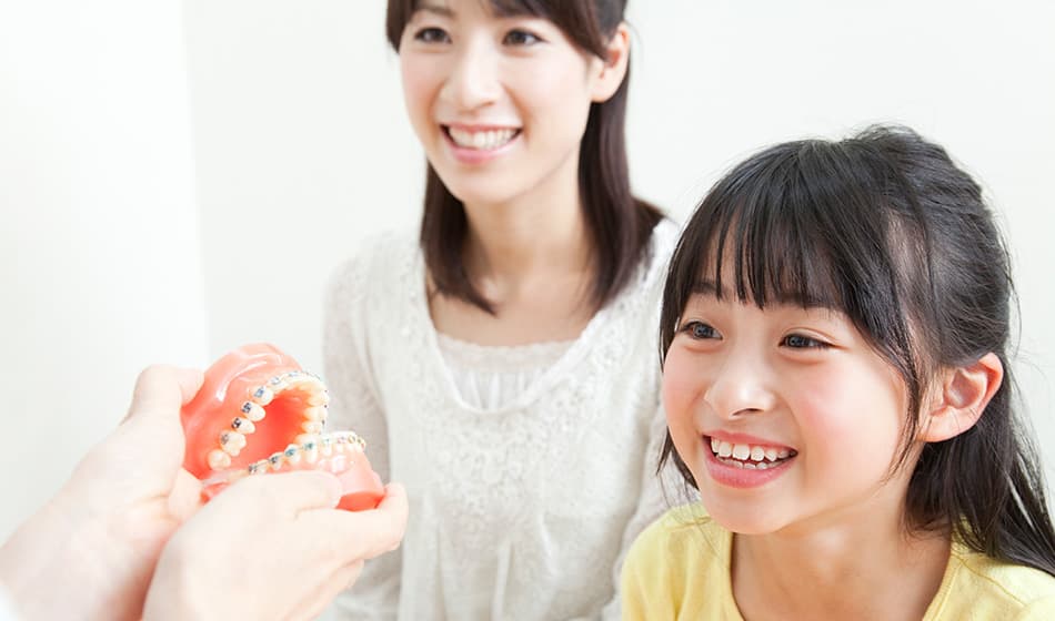 子供の歯並びは自然に治る？