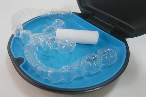 マウスピース矯正中でも外食を楽しむために｜装着したまま飲食してはいけない理由と注意点