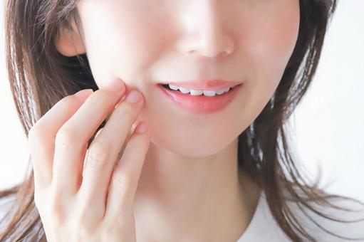 自分の噛み合わせは大丈夫?自宅でできるセルフチェック方法と歯科受診の目安